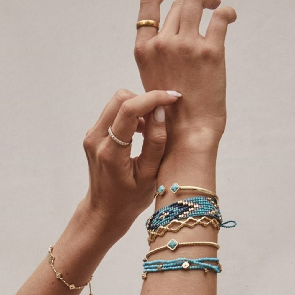 KENDRA SCOTT • Britt Gold Beaded Bracelet in Neutral Mix* - Picture 9 of 10